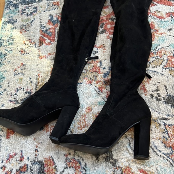 Black over the knee boots with silver zipper - Picture 2 of 4